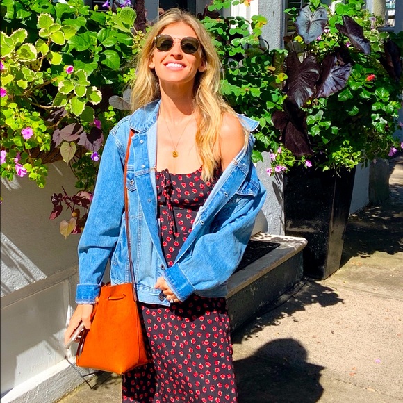 Meet your Posher, Danielle - Picture 1 of 1